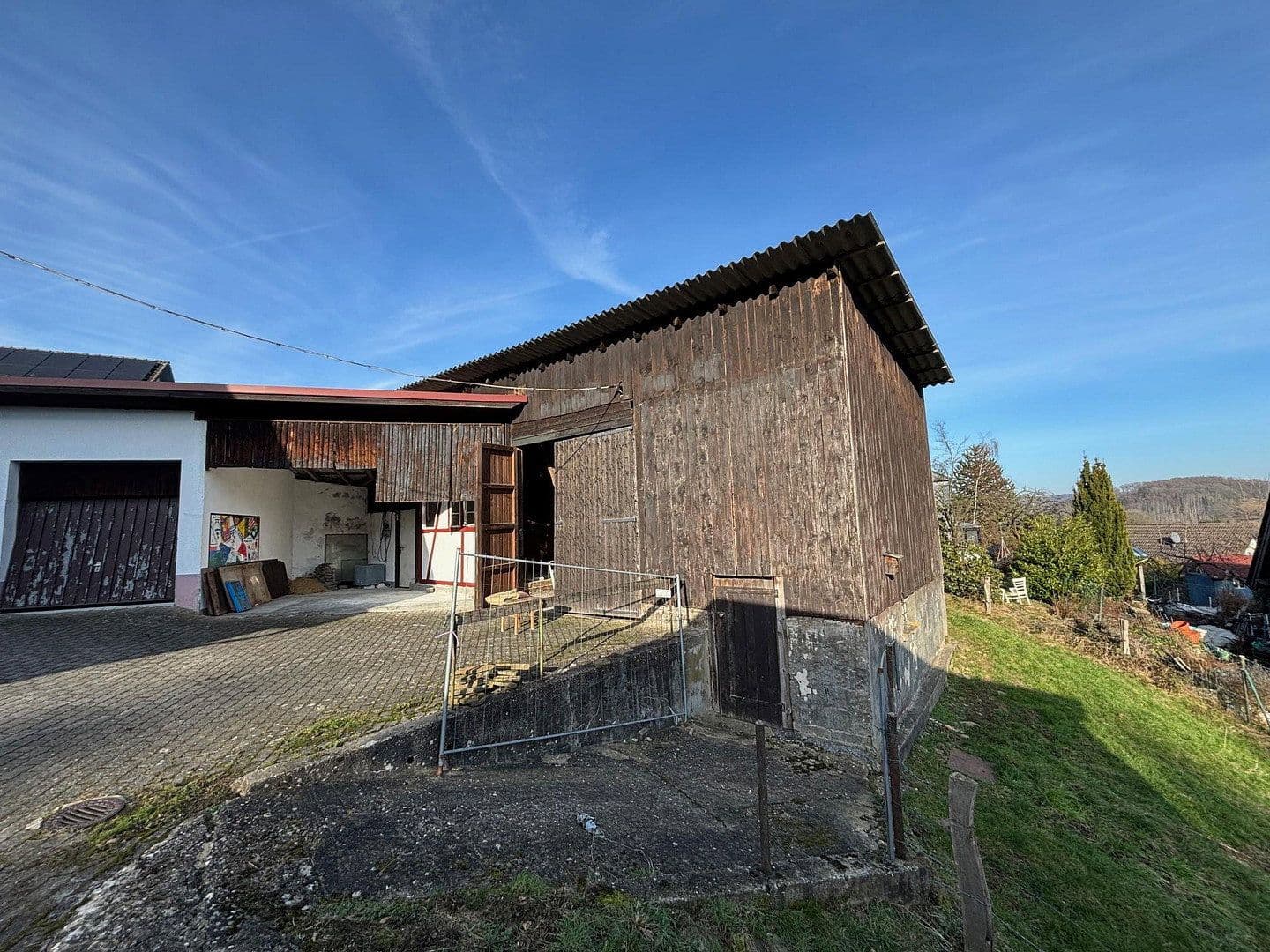 Prodej domu 208 m², pozemek 8.615 m², Bergstrasse 7, Lindlar, Severní Porýní-Vestfálsko Prodej domu 208 m², pozemek 8.615 m², Bergstrasse 7, Lindlar, Severní Porýní-Vestfálsko
