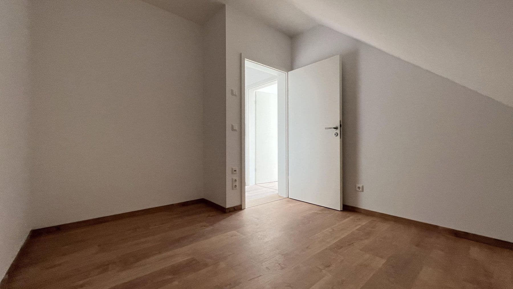 Pronájem domu 158 m², pozemek 380 m², An der Vogelweide 66, Leipzig, Sasko Pronájem domu 158 m², pozemek 380 m², An der Vogelweide 66, Leipzig, Sasko