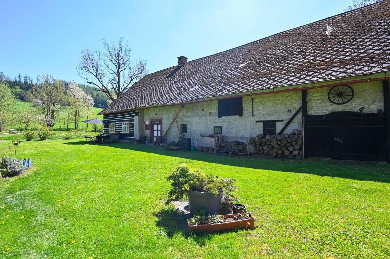 Prodej domu 150 m², pozemek 3.202 m², Králíky, Pardubický kraj Prodej domu 150 m², pozemek 3.202 m², Králíky, Pardubický kraj