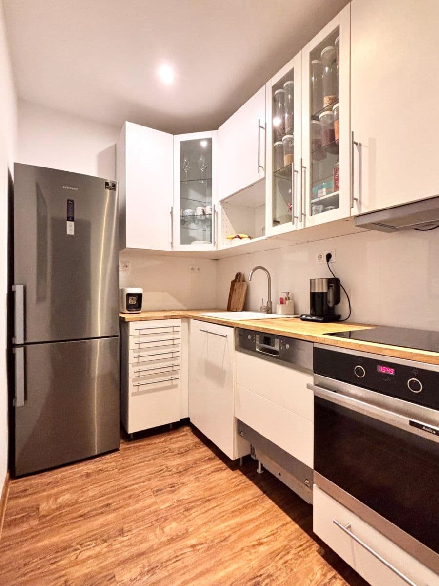 Pronájem bytu 2+1 62 m², Dělnická, Praha, Praha Pronájem bytu 2+1 62 m², Dělnická, Praha, Praha
