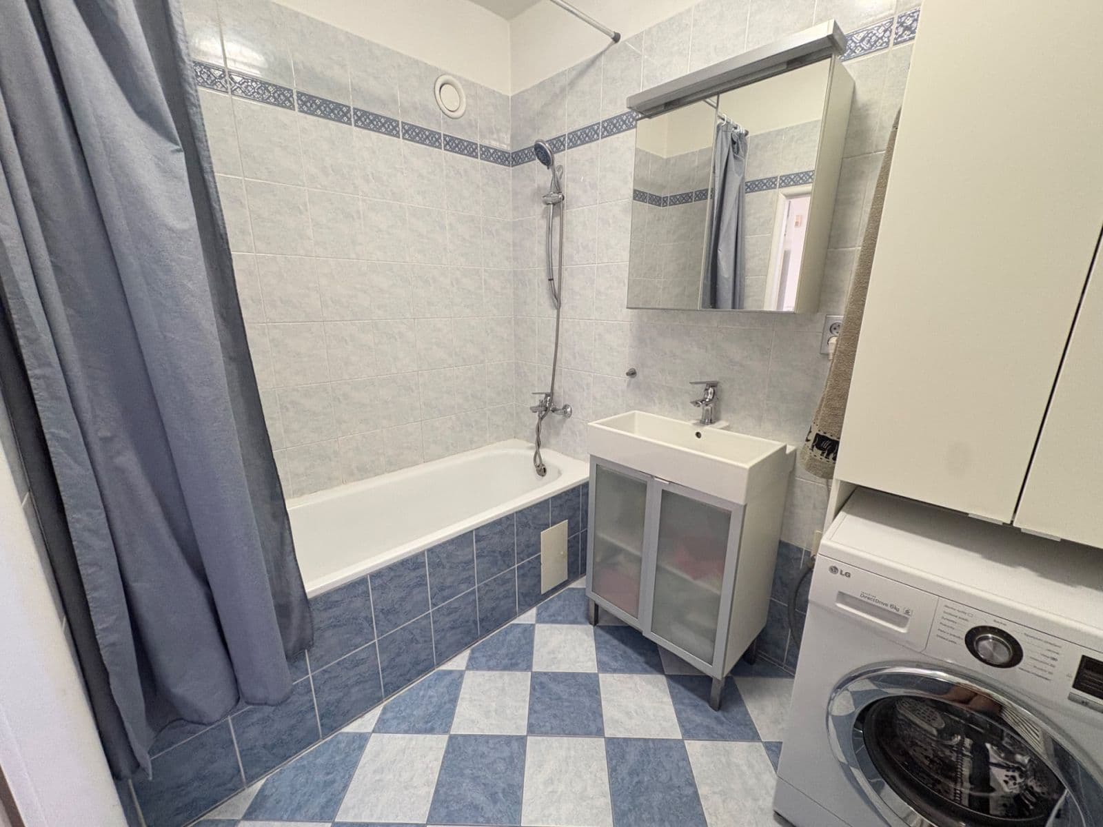 Pronájem bytu 2+1 65 m², Javorová, Vestec, Středočeský kraj Pronájem bytu 2+1 65 m², Javorová, Vestec, Středočeský kraj