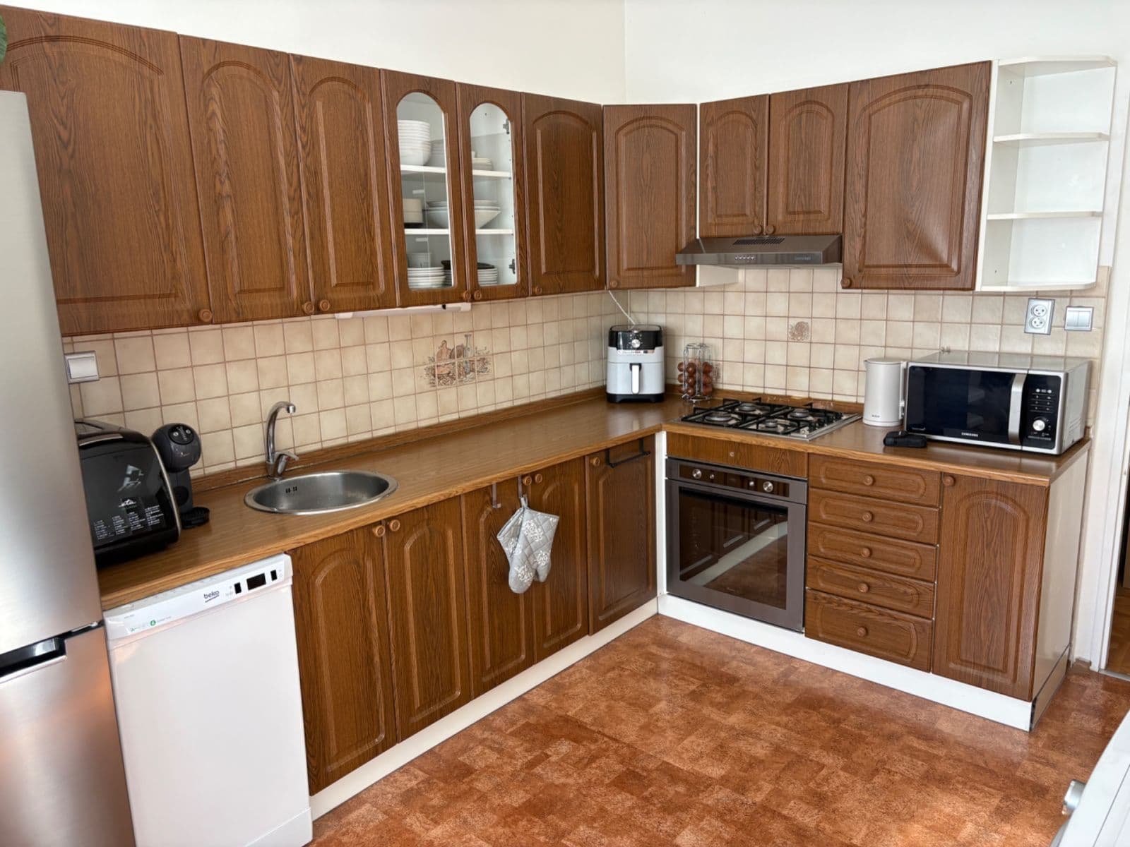 Pronájem bytu 2+1 65 m², Javorová, Vestec, Středočeský kraj Pronájem bytu 2+1 65 m², Javorová, Vestec, Středočeský kraj