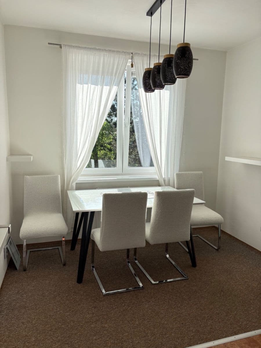 Pronájem bytu 2+1 65 m², Javorová, Vestec, Středočeský kraj Pronájem bytu 2+1 65 m², Javorová, Vestec, Středočeský kraj