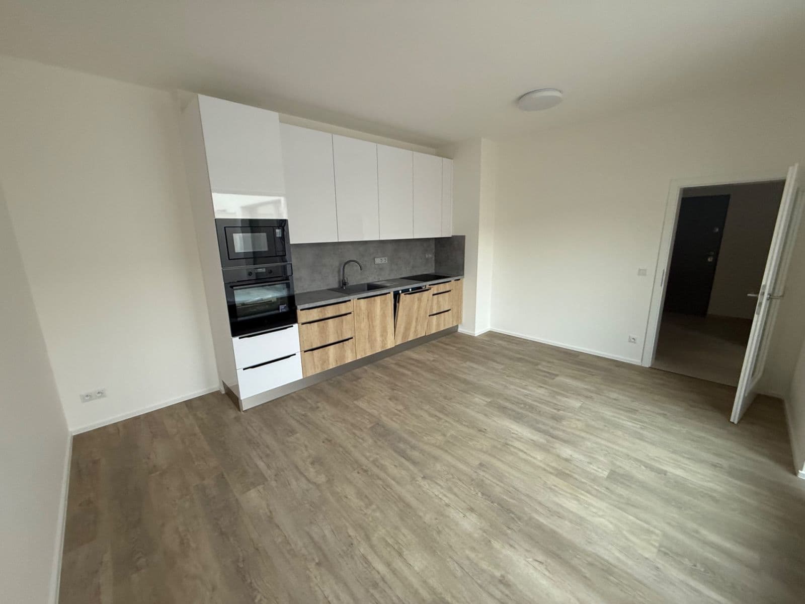 Pronájem bytu 2+kk 50 m², Řepova, Brno, Jihomoravský kraj Pronájem bytu 2+kk 50 m², Řepova, Brno, Jihomoravský kraj