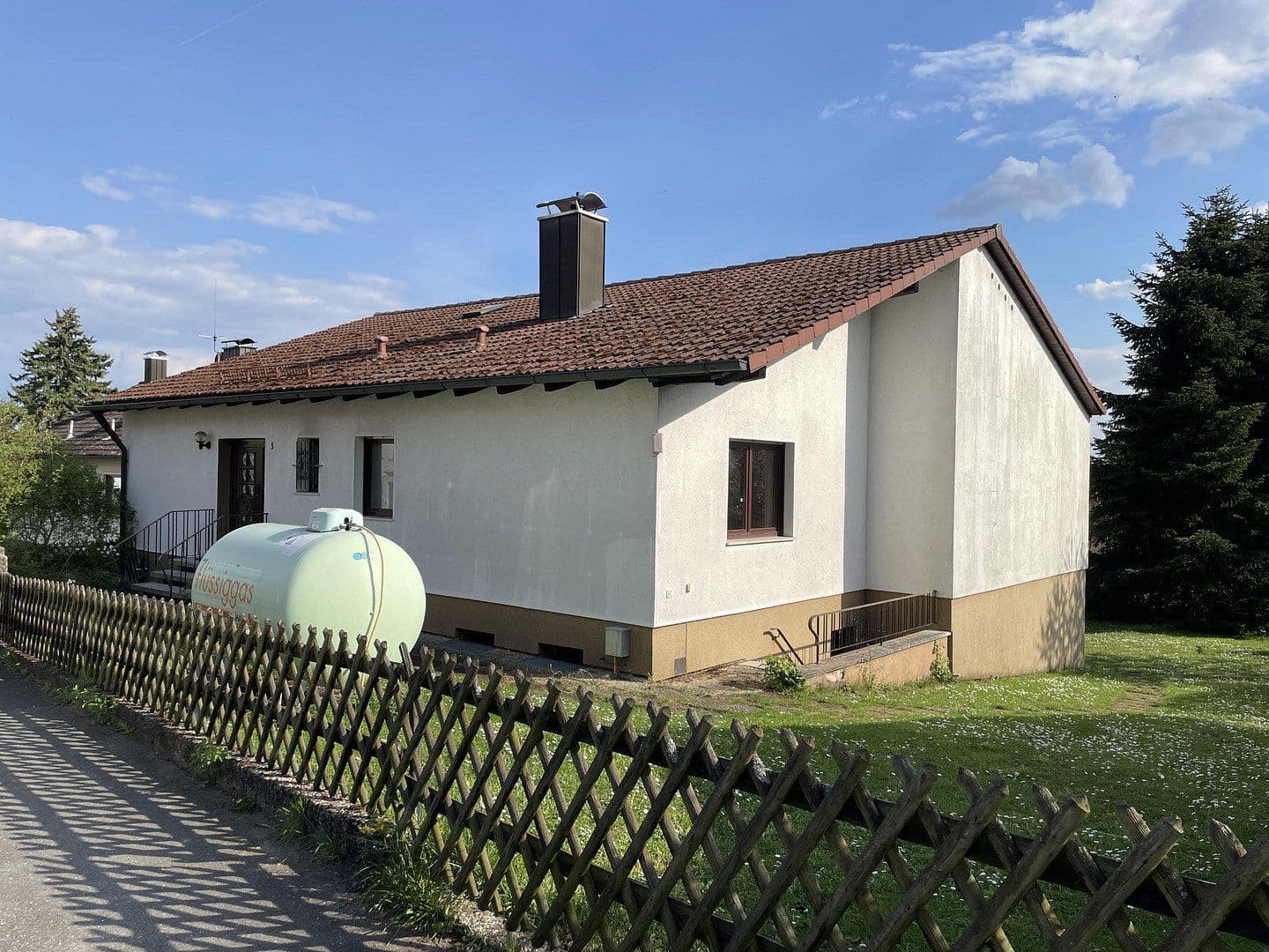 Prodej domu 212 m², pozemek 815 m², Marloffstein, Bavorsko Prodej domu 212 m², pozemek 815 m², Marloffstein, Bavorsko