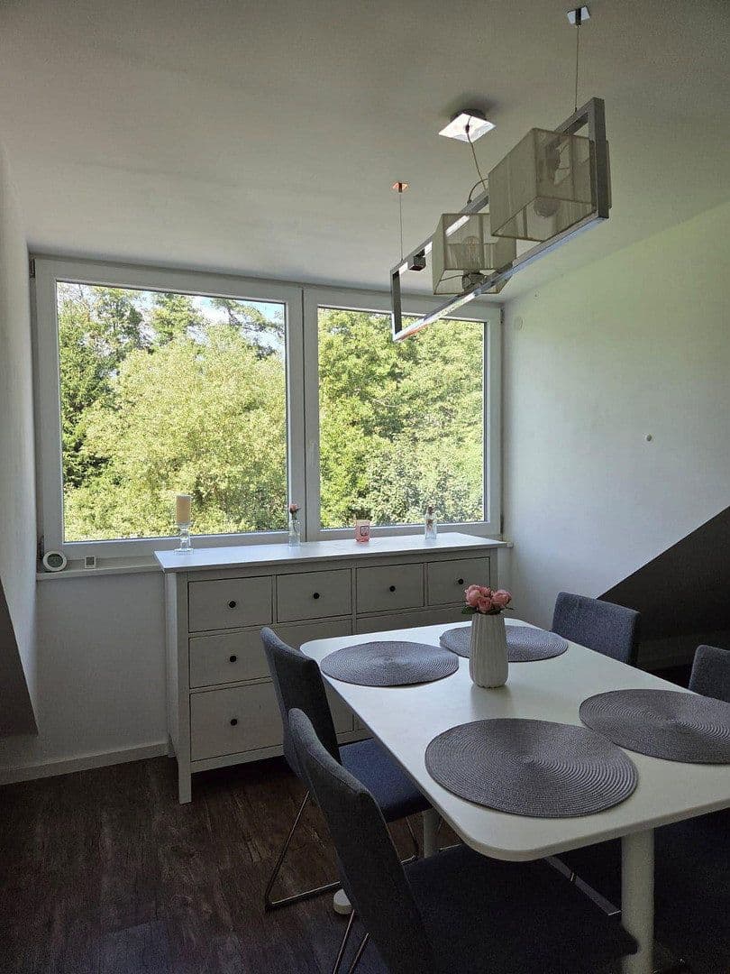 Pronájem bytu 1+1 45 m², Weinstadt, Bádensko-Württembersko Pronájem bytu 1+1 45 m², Weinstadt, Bádensko-Württembersko