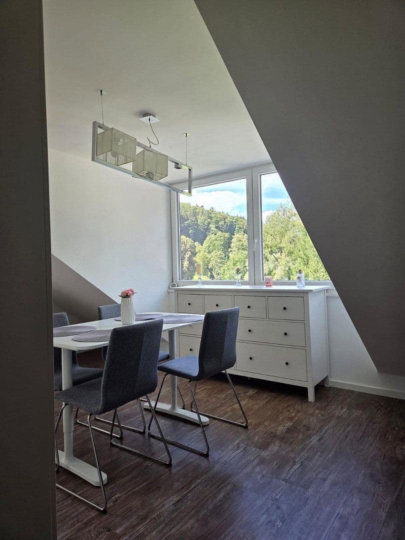 Pronájem bytu 1+1 45 m², Weinstadt, Bádensko-Württembersko Pronájem bytu 1+1 45 m², Weinstadt, Bádensko-Württembersko