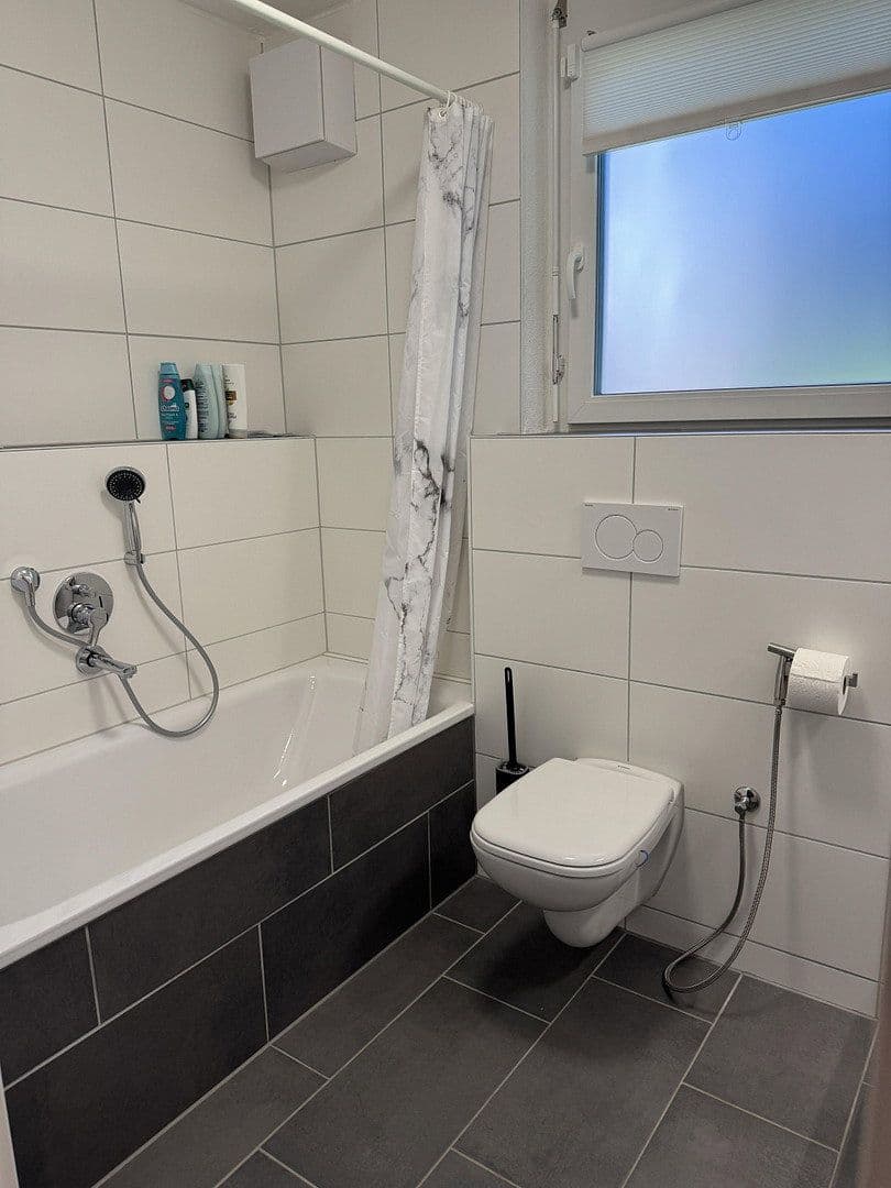 Pronájem domu 111 m², pozemek 128 m², Heimsheim, Bádensko-Württembersko Pronájem domu 111 m², pozemek 128 m², Heimsheim, Bádensko-Württembersko