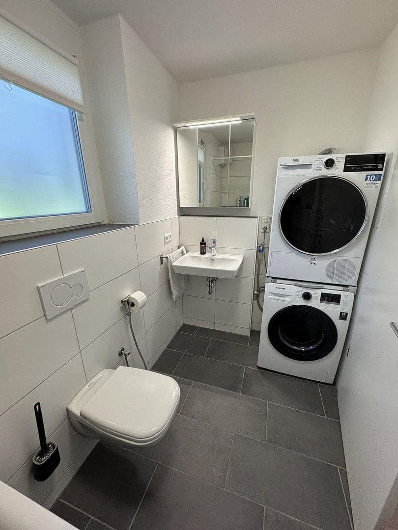 Pronájem domu 111 m², pozemek 128 m², Heimsheim, Bádensko-Württembersko Pronájem domu 111 m², pozemek 128 m², Heimsheim, Bádensko-Württembersko