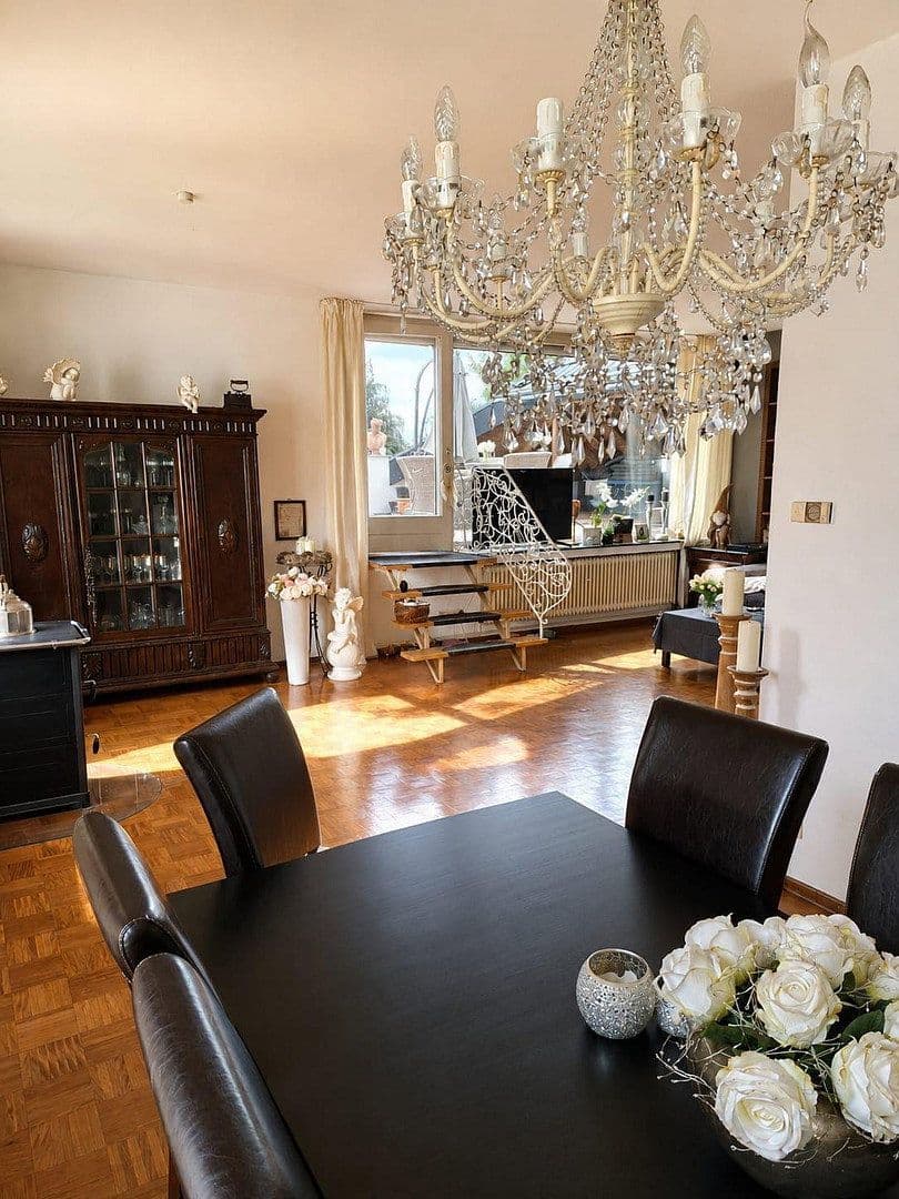 Prodej domu 380 m², pozemek 818 m², Solingen, Severní Porýní-Vestfálsko Prodej domu 380 m², pozemek 818 m², Solingen, Severní Porýní-Vestfálsko