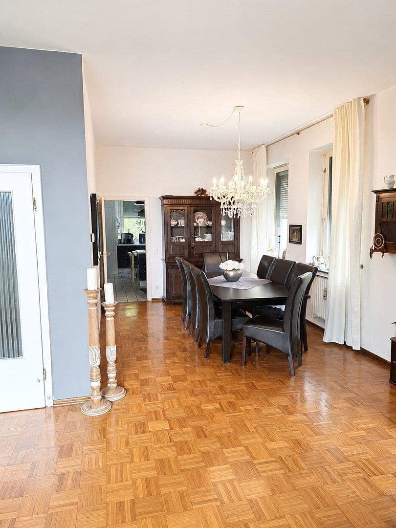 Prodej domu 380 m², pozemek 818 m², Solingen, Severní Porýní-Vestfálsko Prodej domu 380 m², pozemek 818 m², Solingen, Severní Porýní-Vestfálsko