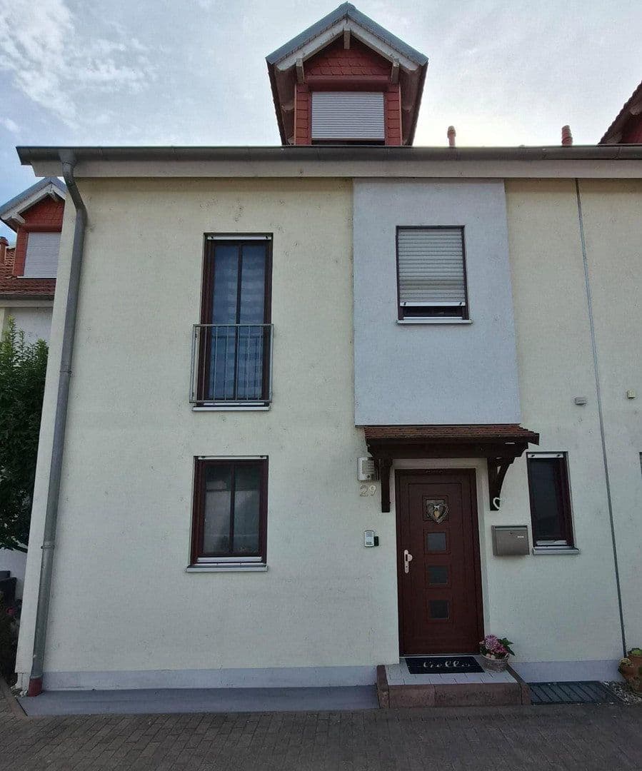 Prodej domu 138 m², pozemek 152 m², Oppenheim, Porýní-Falc Prodej domu 138 m², pozemek 152 m², Oppenheim, Porýní-Falc
