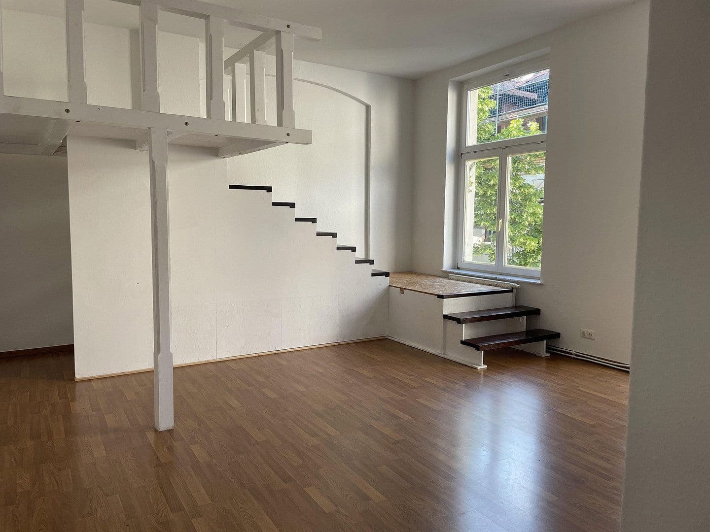 Pronájem bytu 5+1 200 m², Dufourstrasse 4, Leipzig, Sasko Pronájem bytu 5+1 200 m², Dufourstrasse 4, Leipzig, Sasko