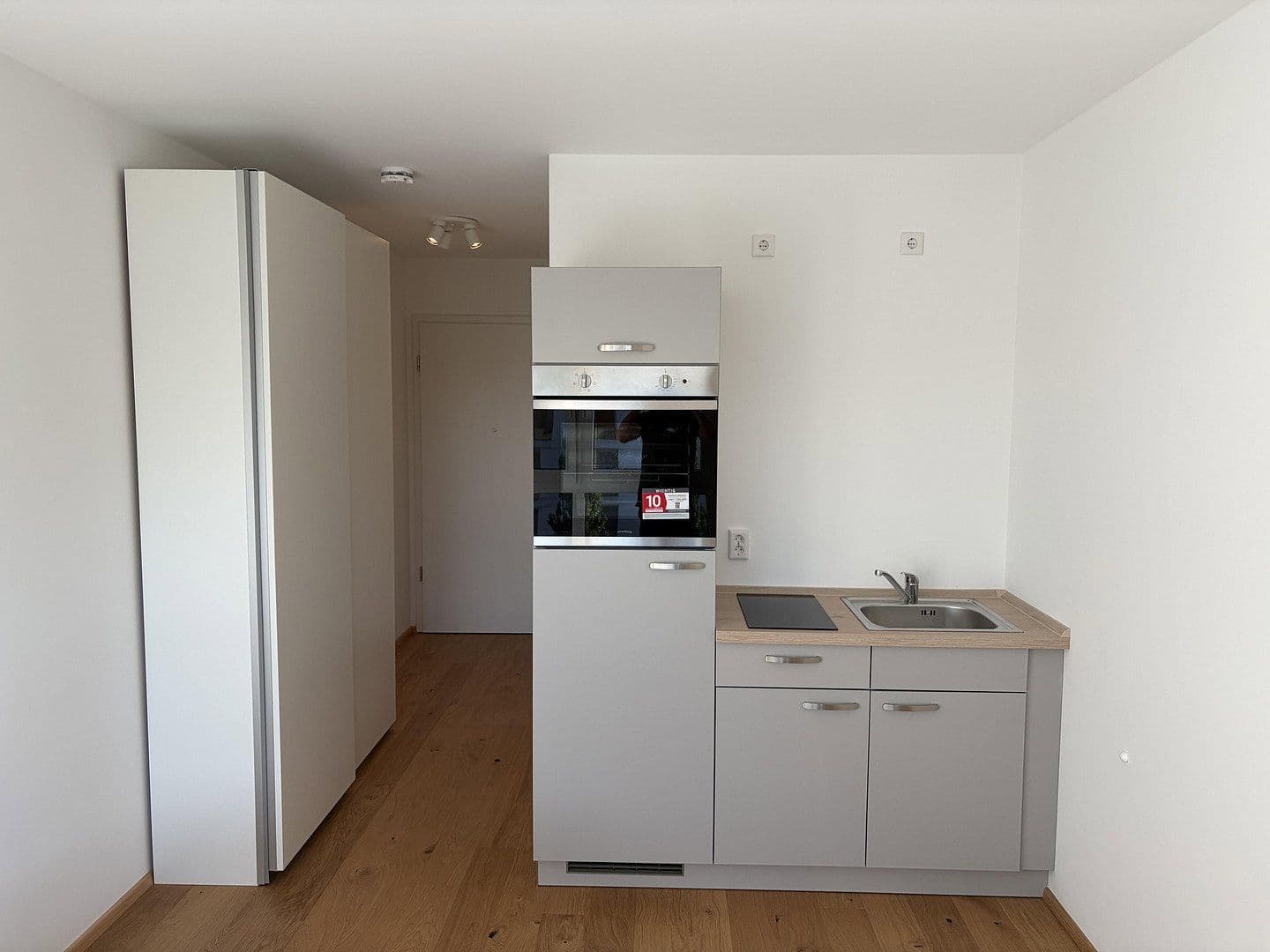Pronájem bytu 1+1 20 m², Otto-Hahn-Straße 40, Regensburg, Bavorsko Pronájem bytu 1+1 20 m², Otto-Hahn-Straße 40, Regensburg, Bavorsko