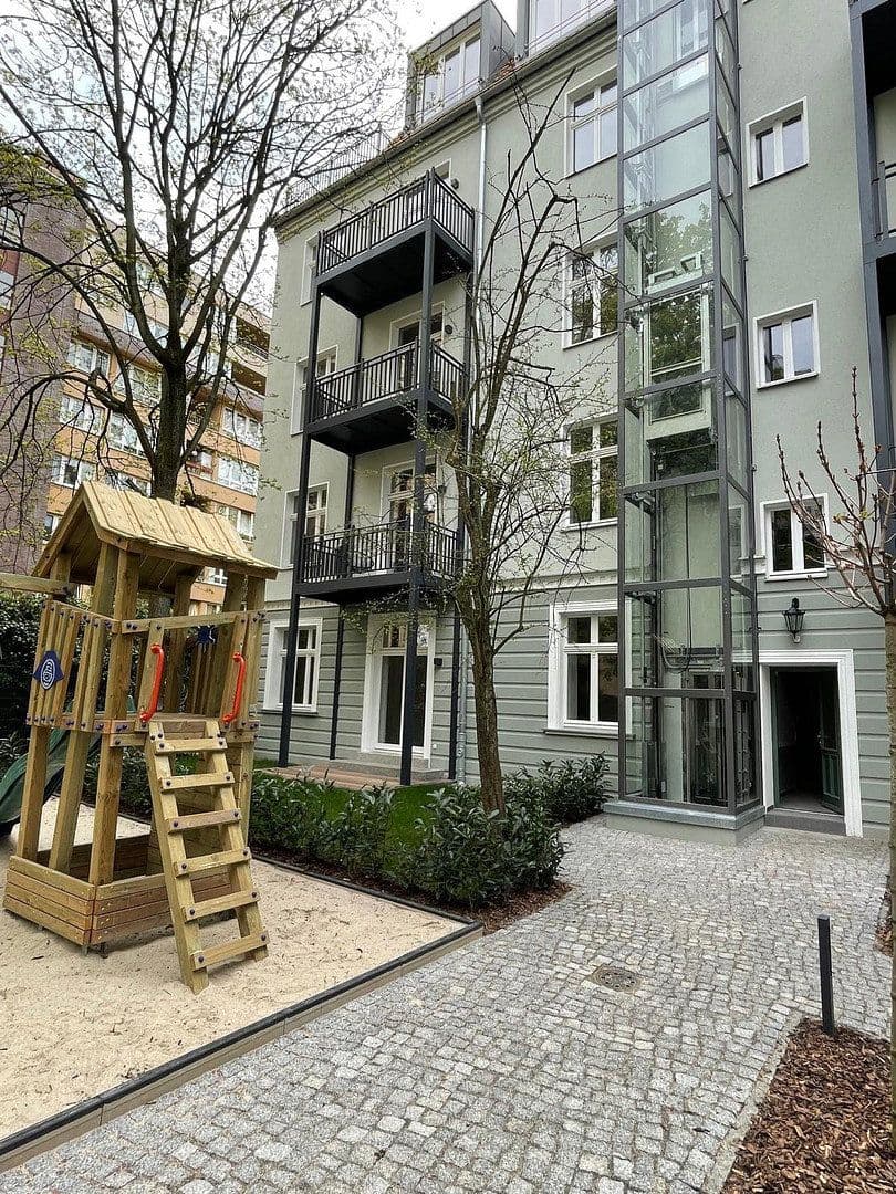 Pronájem bytu 3+1 86 m², Schloßstr. 69, Berlin, Berlín Pronájem bytu 3+1 86 m², Schloßstr. 69, Berlin, Berlín