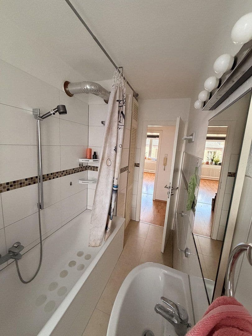 Pronájem bytu 3+1 65 m², Bilker Allee 10, Düsseldorf, Severní Porýní-Vestfálsko Pronájem bytu 3+1 65 m², Bilker Allee 10, Düsseldorf, Severní Porýní-Vestfálsko