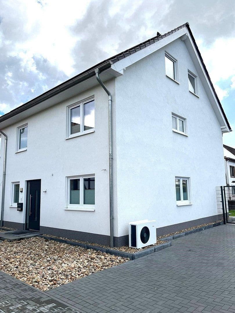 Prodej domu 175 m², pozemek 455 m², Salzgitter, Dolní Sasko Prodej domu 175 m², pozemek 455 m², Salzgitter, Dolní Sasko