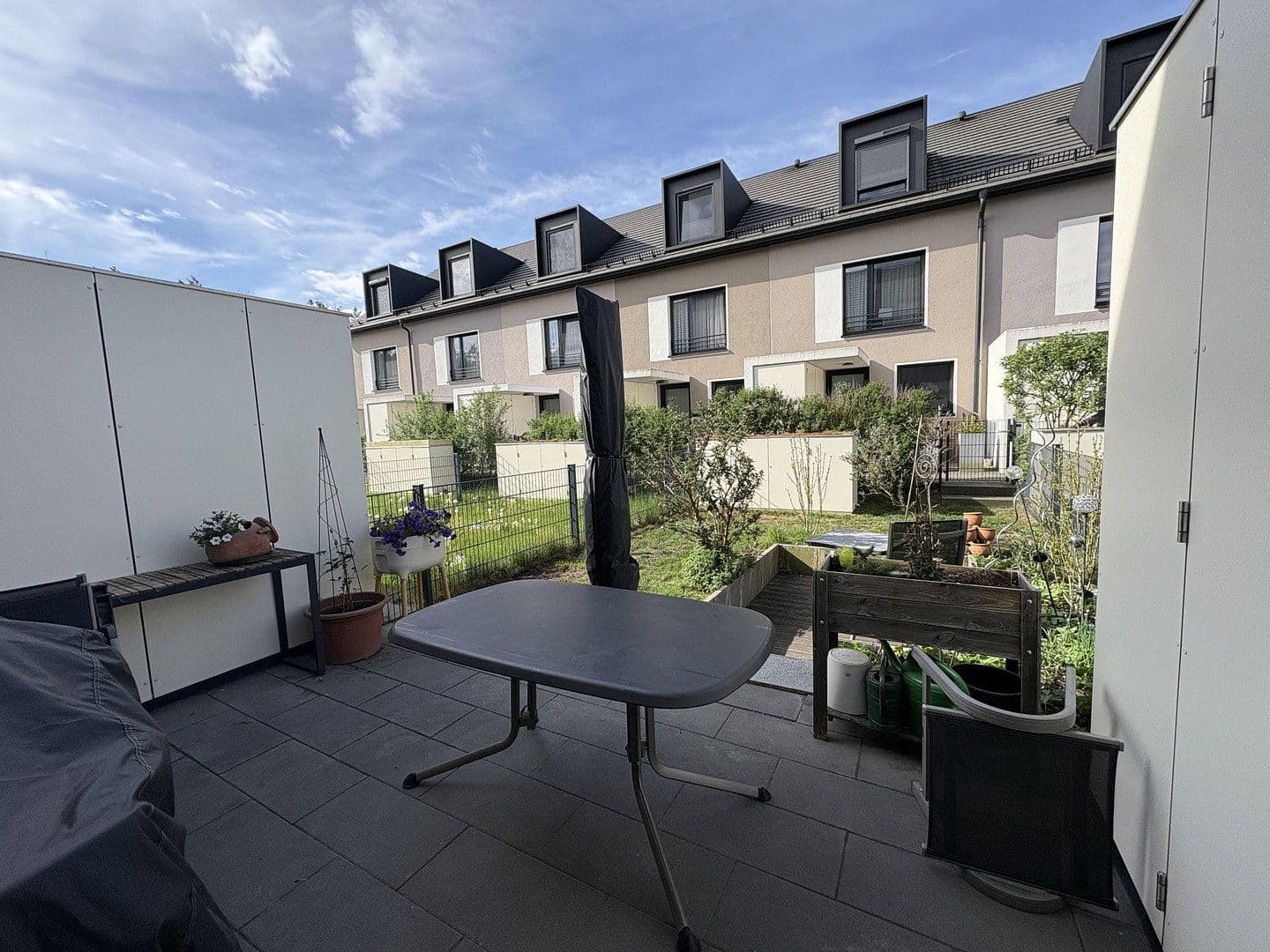 Prodej domu 145 m², pozemek 144 m², Helmut-Schmidt-Ring, Röthenbach an der Pegnitz, Bavorsko Prodej domu 145 m², pozemek 144 m², Helmut-Schmidt-Ring, Röthenbach an der Pegnitz, Bavorsko