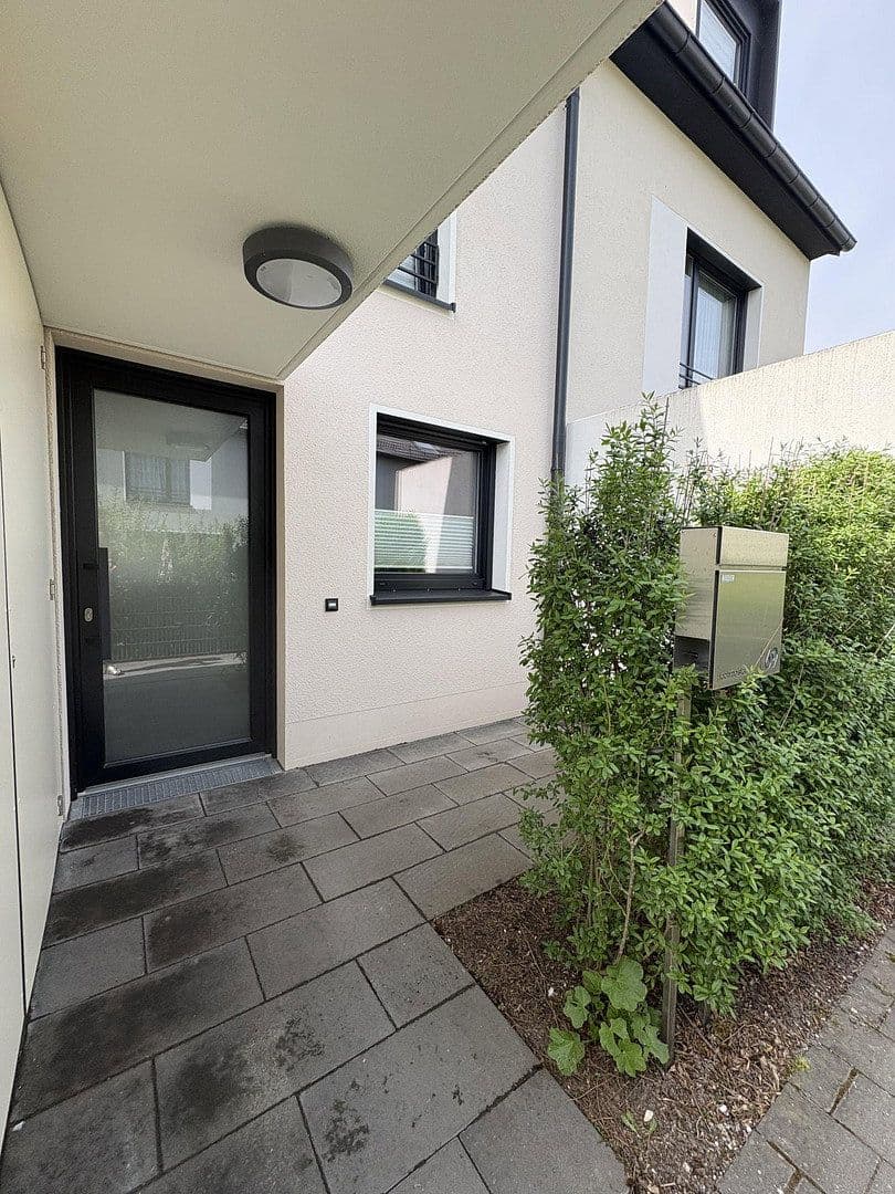 Prodej domu 145 m², pozemek 144 m², Helmut-Schmidt-Ring, Röthenbach an der Pegnitz, Bavorsko Prodej domu 145 m², pozemek 144 m², Helmut-Schmidt-Ring, Röthenbach an der Pegnitz, Bavorsko
