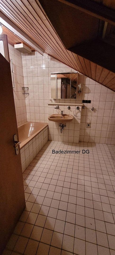 Prodej domu 230 m², pozemek 140 m², Eibelstadt, Bavorsko Prodej domu 230 m², pozemek 140 m², Eibelstadt, Bavorsko