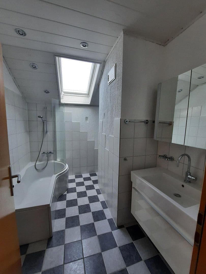 Prodej bytu 3+1 84 m², Finkensteiner Str. 4, Traunreut, Bavorsko Prodej bytu 3+1 84 m², Finkensteiner Str. 4, Traunreut, Bavorsko