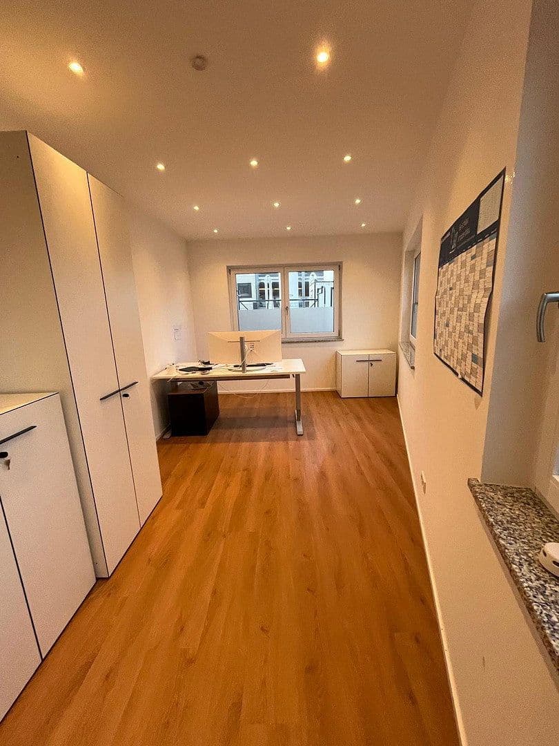 Pronájem kanceláře 35 m², Hermann-Oberth-Straße 23, Putzbrunn, Bavorsko Pronájem kanceláře 35 m², Hermann-Oberth-Straße 23, Putzbrunn, Bavorsko