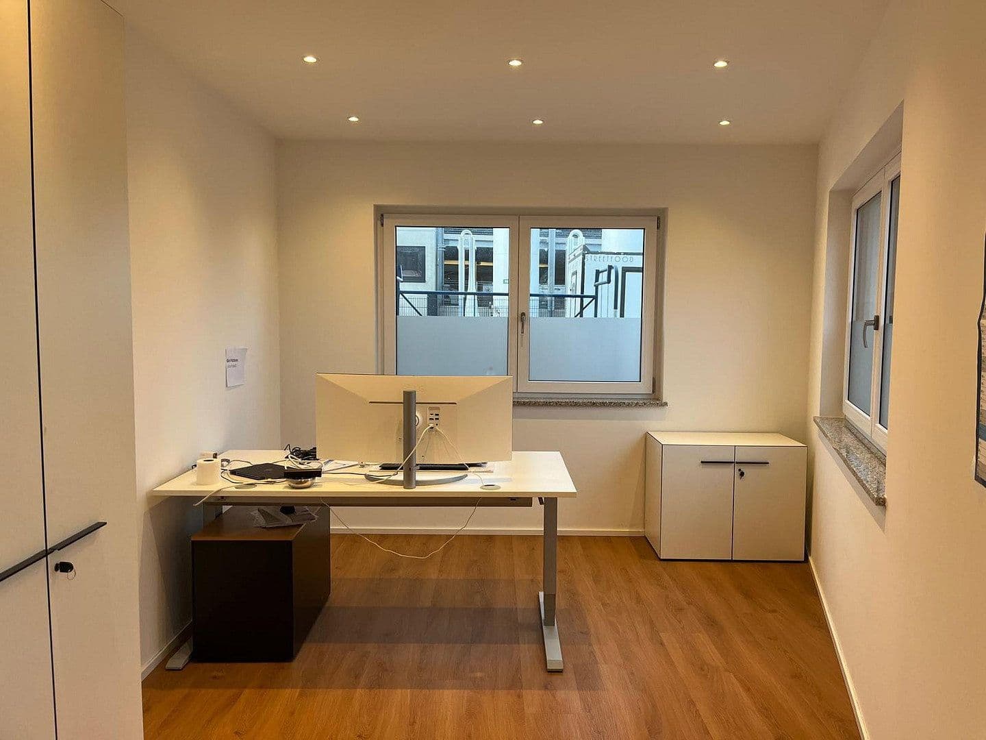 Pronájem kanceláře 35 m², Hermann-Oberth-Straße 23, Putzbrunn, Bavorsko Pronájem kanceláře 35 m², Hermann-Oberth-Straße 23, Putzbrunn, Bavorsko