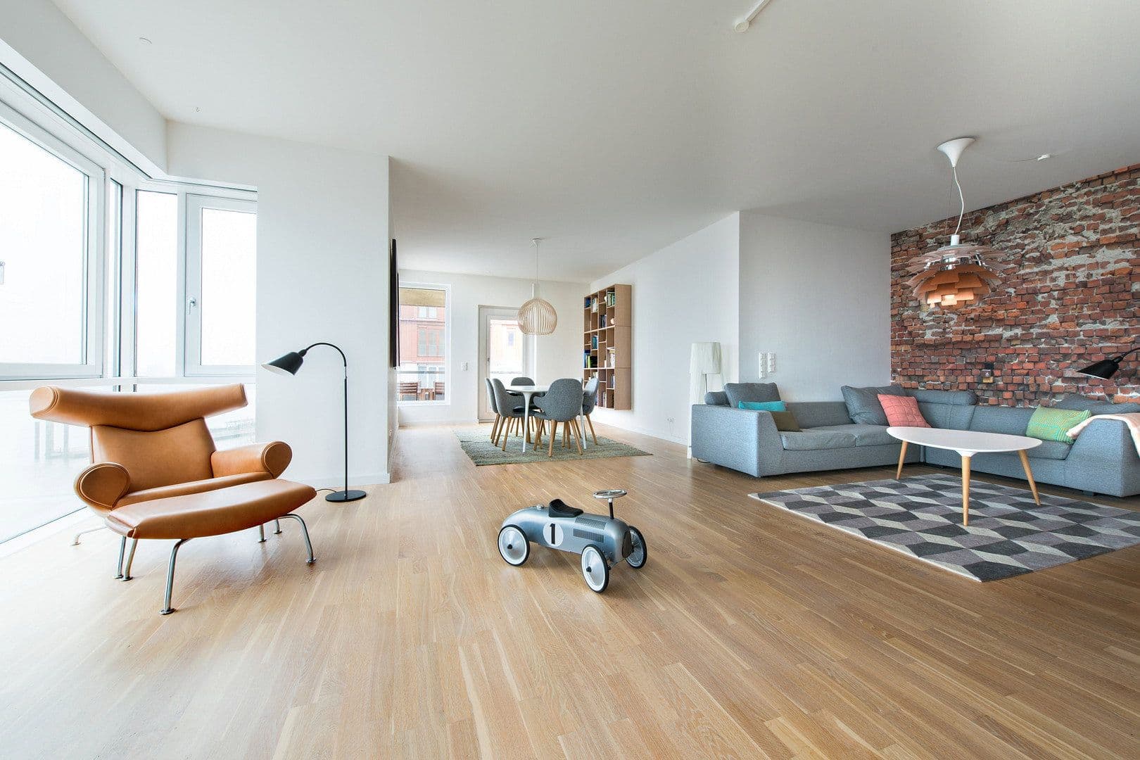 Pronájem bytu 4+1 155 m², Am Kaiserkai 35, Hamburg, Hamburg Pronájem bytu 4+1 155 m², Am Kaiserkai 35, Hamburg, Hamburg
