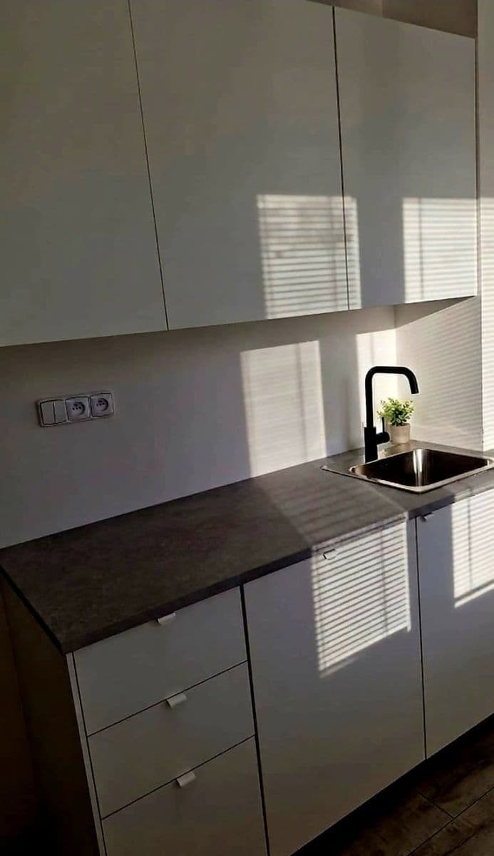 Pronájem bytu 2+1 56 m², náměstí 17. listopadu, Přelouč, Pardubický kraj Pronájem bytu 2+1 56 m², náměstí 17. listopadu, Přelouč, Pardubický kraj