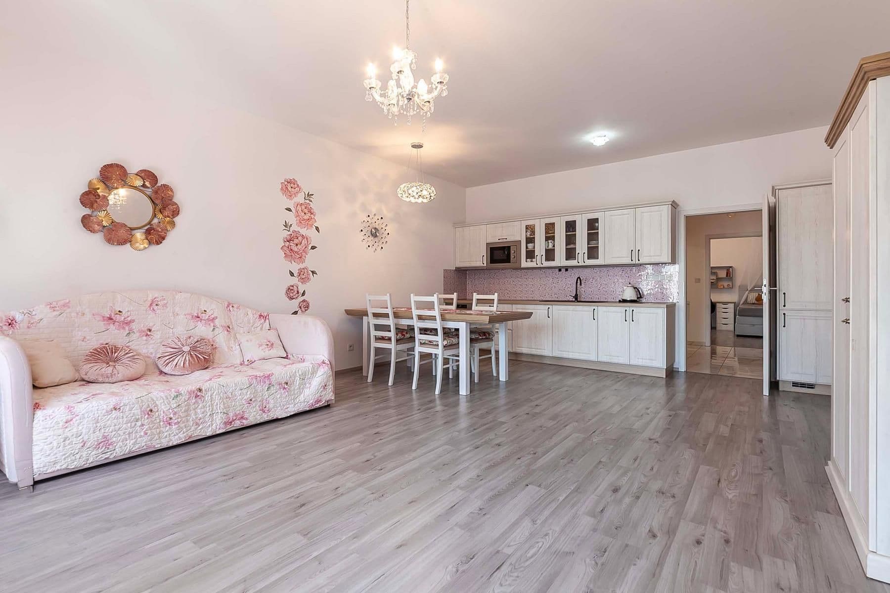 Prodej bytu 2+kk 77 m², Plzeň, Plzeňský kraj Prodej bytu 2+kk 77 m², Plzeň, Plzeňský kraj