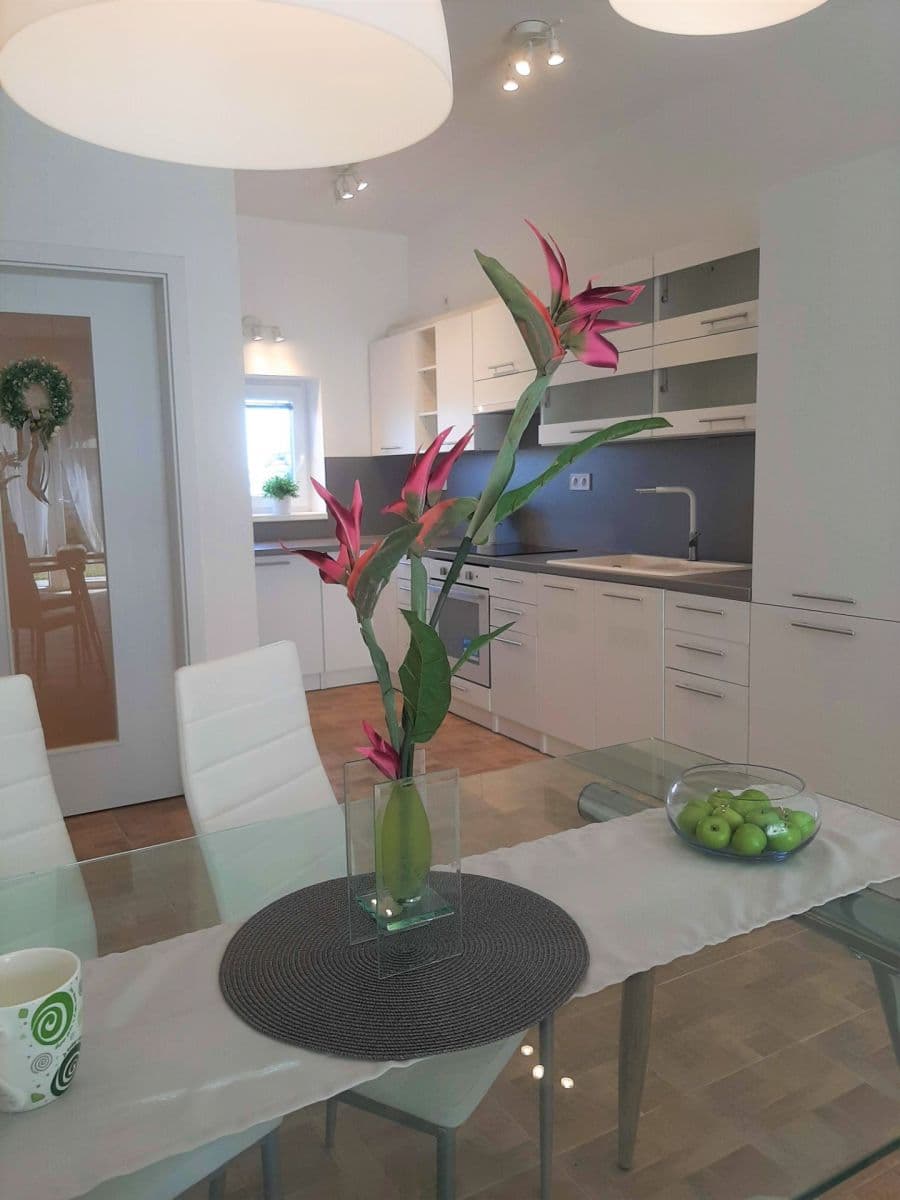 Prodej bytu 4+kk 80 m², Smutného, Znojmo, Jihomoravský kraj Prodej bytu 4+kk 80 m², Smutného, Znojmo, Jihomoravský kraj