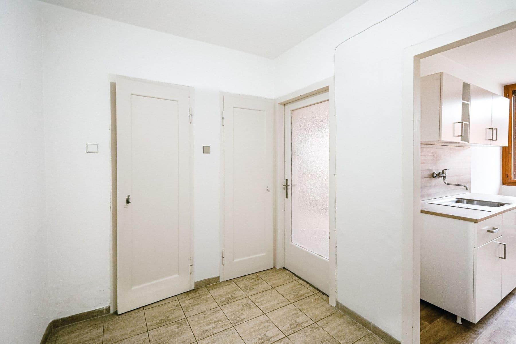 Prodej bytu 2+kk 40 m², Vosmíkových, Praha, Praha Prodej bytu 2+kk 40 m², Vosmíkových, Praha, Praha