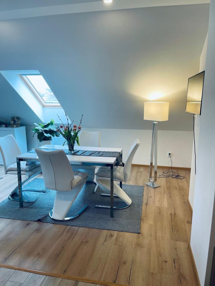 Pronájem bytu 2+kk 60 m², Ouvalova, Slaný, Středočeský kraj Pronájem bytu 2+kk 60 m², Ouvalova, Slaný, Středočeský kraj