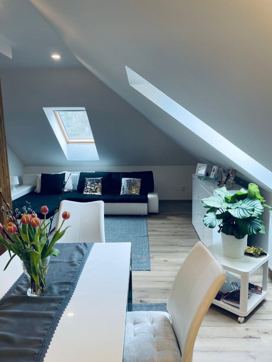 Pronájem bytu 2+kk 60 m², Ouvalova, Slaný, Středočeský kraj Pronájem bytu 2+kk 60 m², Ouvalova, Slaný, Středočeský kraj