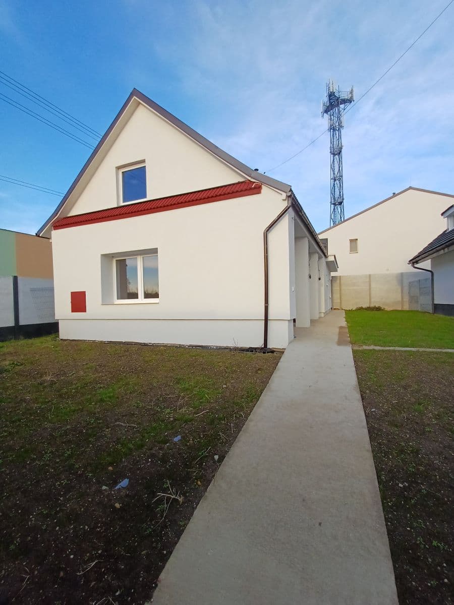 Prodej domu 108 m², pozemek 362 m², Šoporňa, Trnavský kraj Prodej domu 108 m², pozemek 362 m², Šoporňa, Trnavský kraj