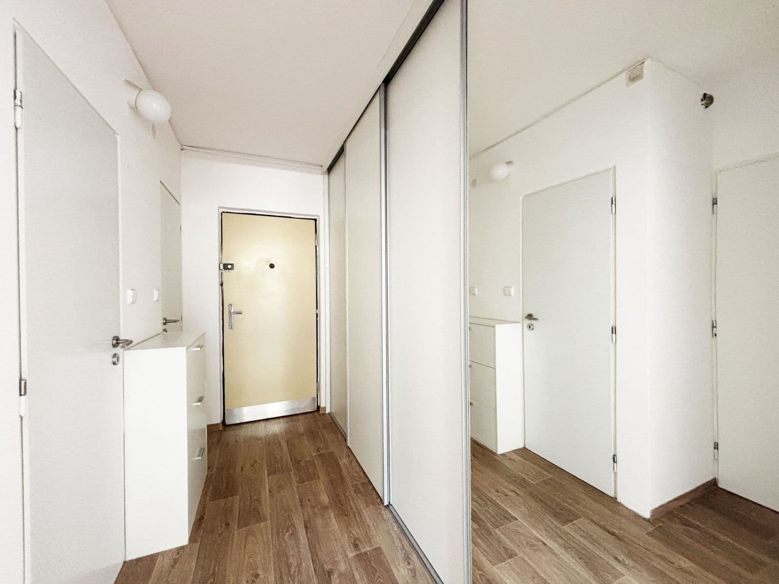 Pronájem bytu 2+kk 40 m², Tisovecká, Kolín, Středočeský kraj Pronájem bytu 2+kk 40 m², Tisovecká, Kolín, Středočeský kraj