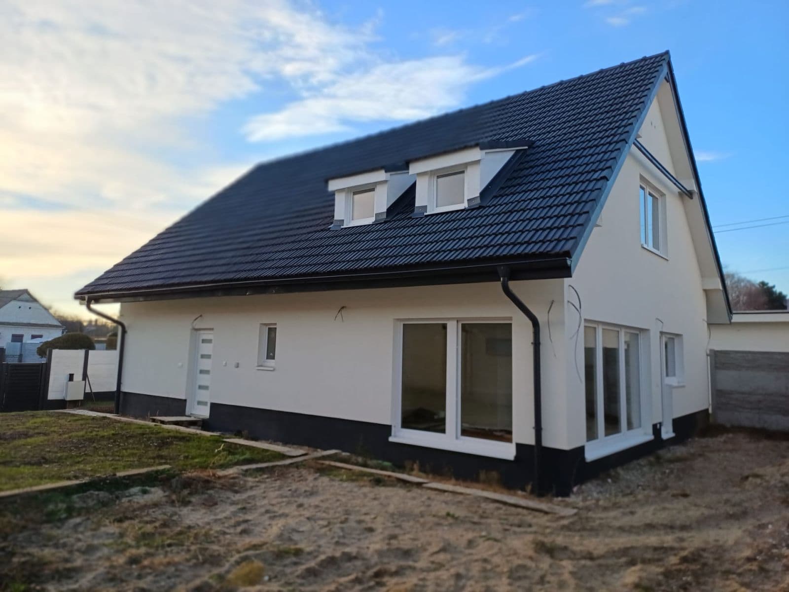 Prodej domu 174 m², pozemek 350 m², Šoporňa, Trnavský kraj Prodej domu 174 m², pozemek 350 m², Šoporňa, Trnavský kraj