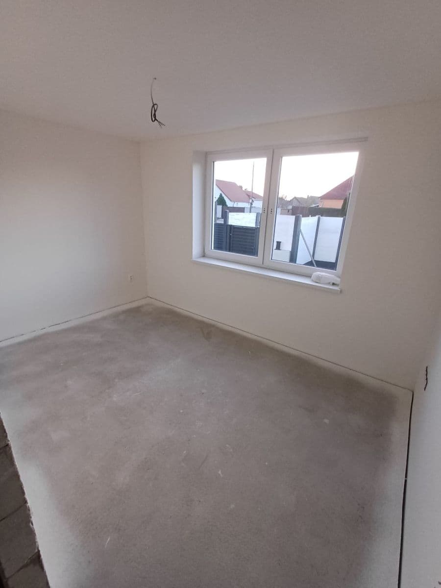Prodej domu 174 m², pozemek 350 m², Šoporňa, Trnavský kraj Prodej domu 174 m², pozemek 350 m², Šoporňa, Trnavský kraj