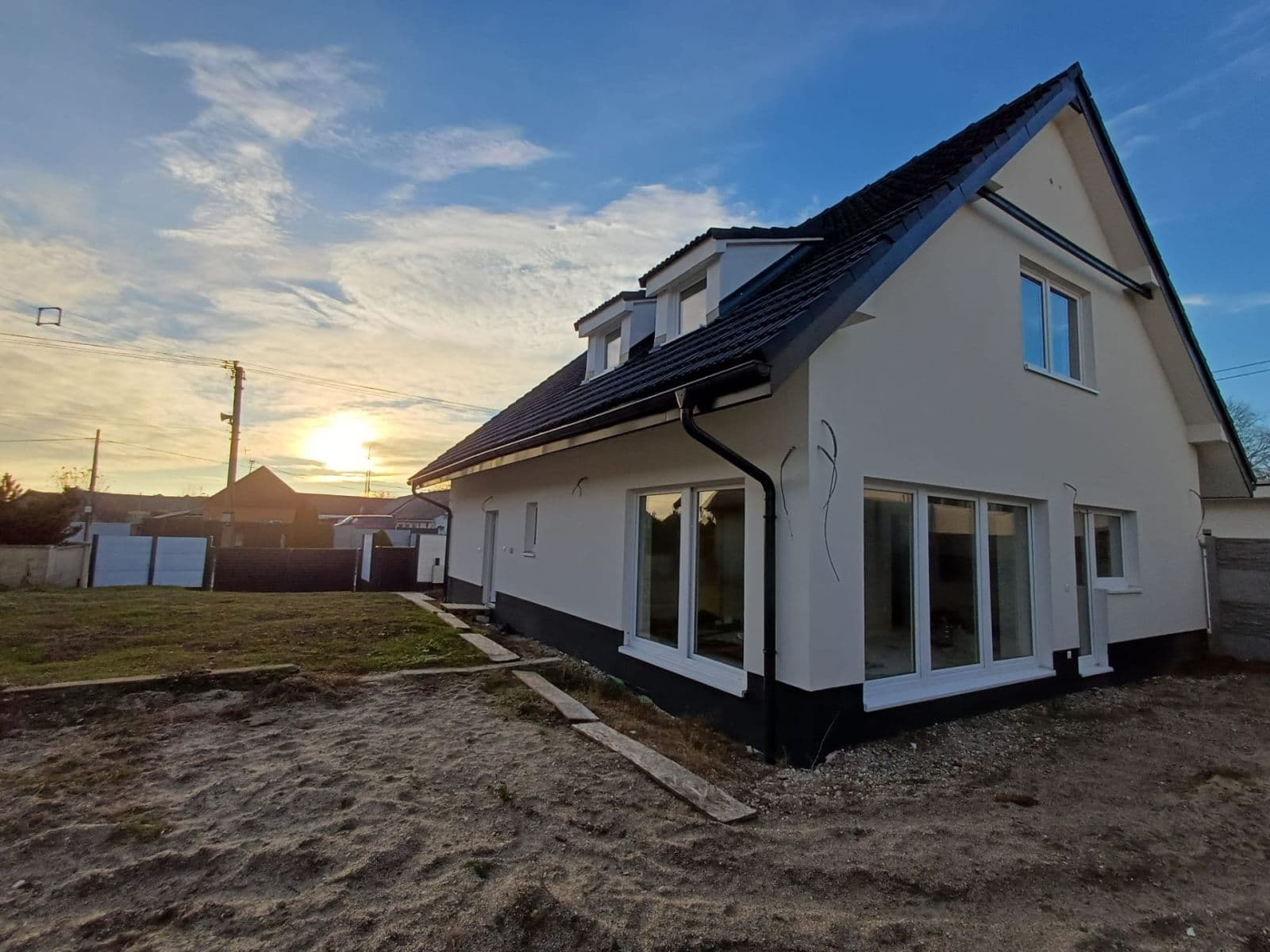 Prodej domu 174 m², pozemek 350 m², Šoporňa, Trnavský kraj Prodej domu 174 m², pozemek 350 m², Šoporňa, Trnavský kraj