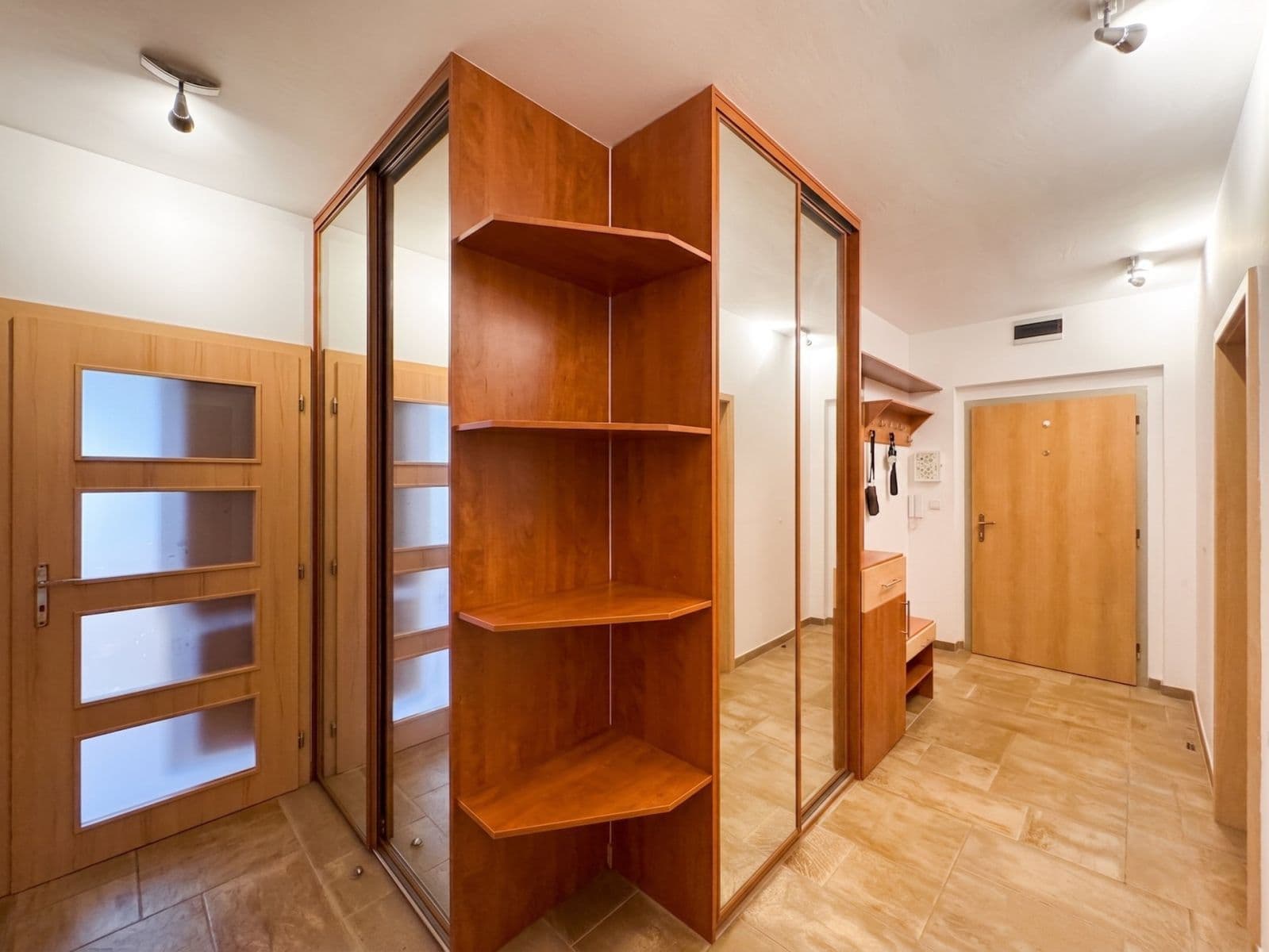 Pronájem bytu 3+kk 69 m², Nad Paloučkem, Beroun, Středočeský kraj Pronájem bytu 3+kk 69 m², Nad Paloučkem, Beroun, Středočeský kraj