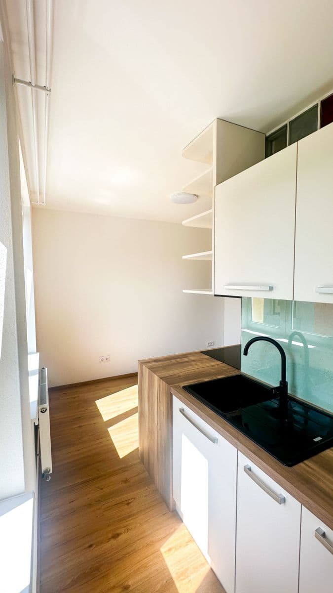 Pronájem bytu 3+1 80 m², Stonařov, Kraj Vysočina Pronájem bytu 3+1 80 m², Stonařov, Kraj Vysočina