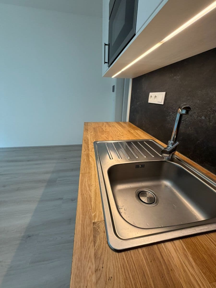 Pronájem bytu 1+kk 31 m², Bystrcká, Brno, Jihomoravský kraj Pronájem bytu 1+kk 31 m², Bystrcká, Brno, Jihomoravský kraj