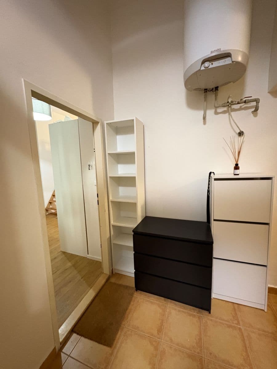 Pronájem bytu 1+kk 28 m², Na Celné, Praha, Praha Pronájem bytu 1+kk 28 m², Na Celné, Praha, Praha