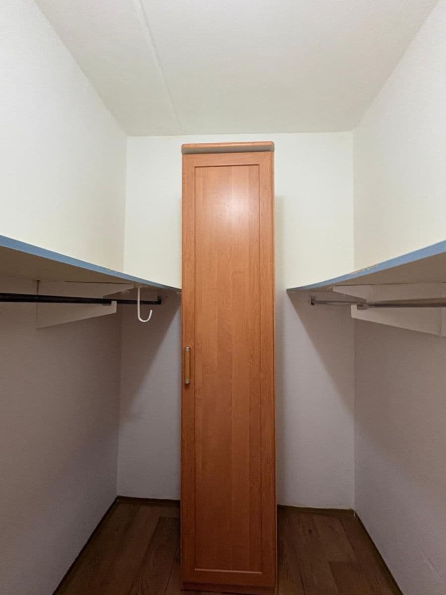 Pronájem bytu 2+1 57 m², kpt. Jaroše, Olomouc, Olomoucký kraj Pronájem bytu 2+1 57 m², kpt. Jaroše, Olomouc, Olomoucký kraj
