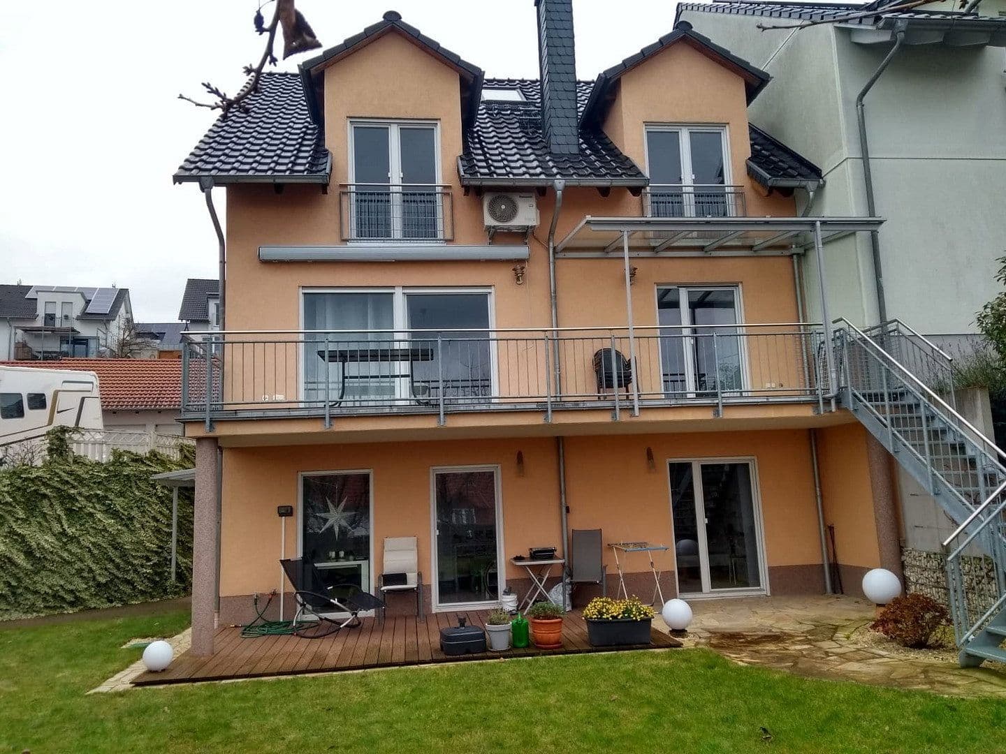 Prodej domu 211 m², pozemek 431 m², Nieder-Olm, Porýní-Falc Prodej domu 211 m², pozemek 431 m², Nieder-Olm, Porýní-Falc