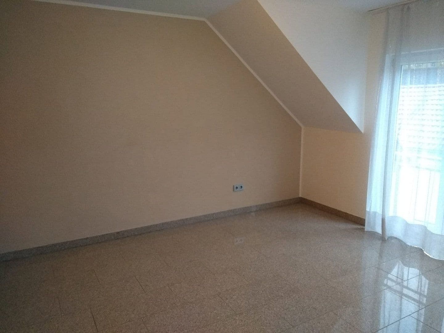 Prodej domu 211 m², pozemek 431 m², Nieder-Olm, Porýní-Falc Prodej domu 211 m², pozemek 431 m², Nieder-Olm, Porýní-Falc