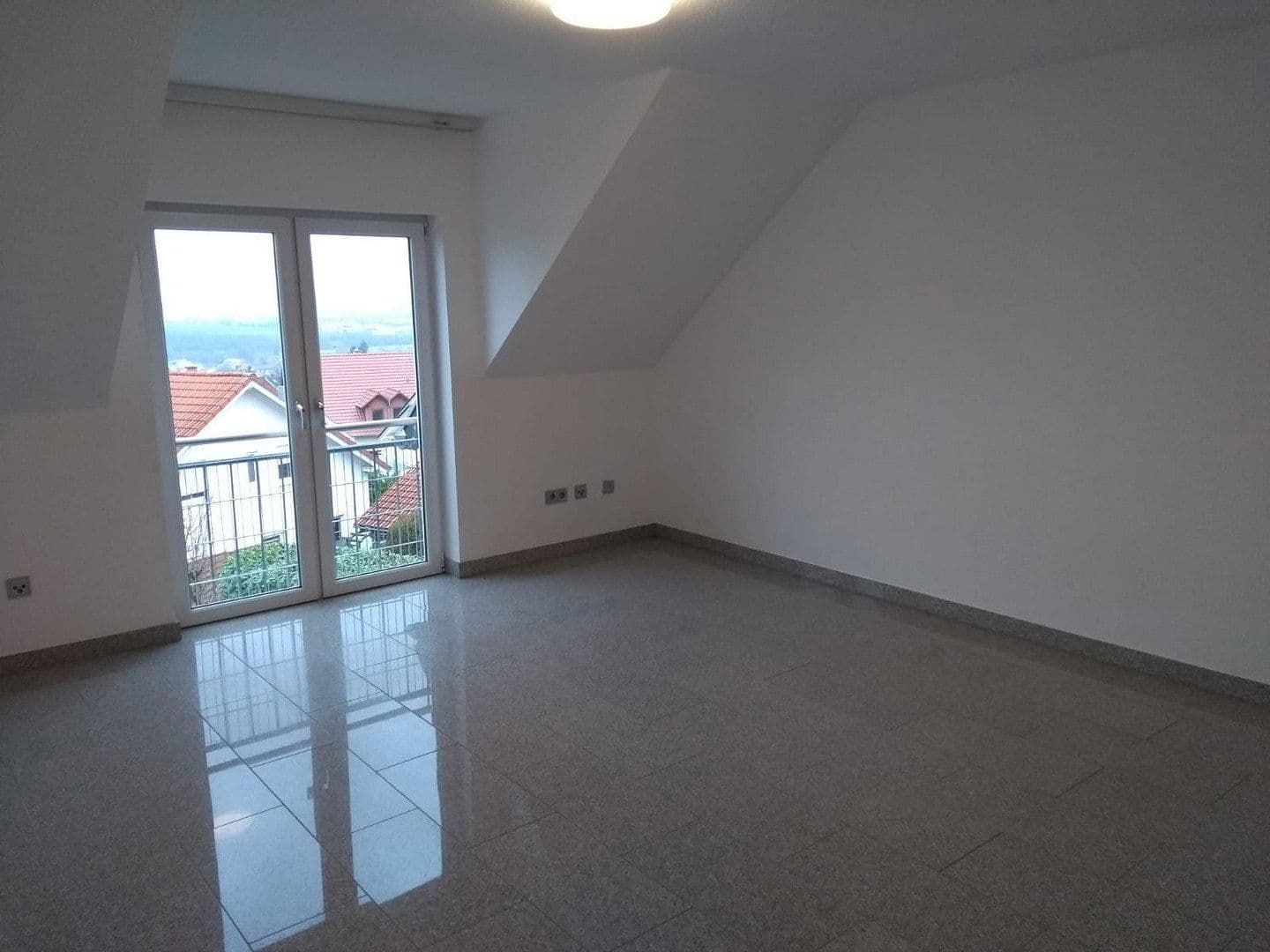 Prodej domu 211 m², pozemek 431 m², Nieder-Olm, Porýní-Falc Prodej domu 211 m², pozemek 431 m², Nieder-Olm, Porýní-Falc