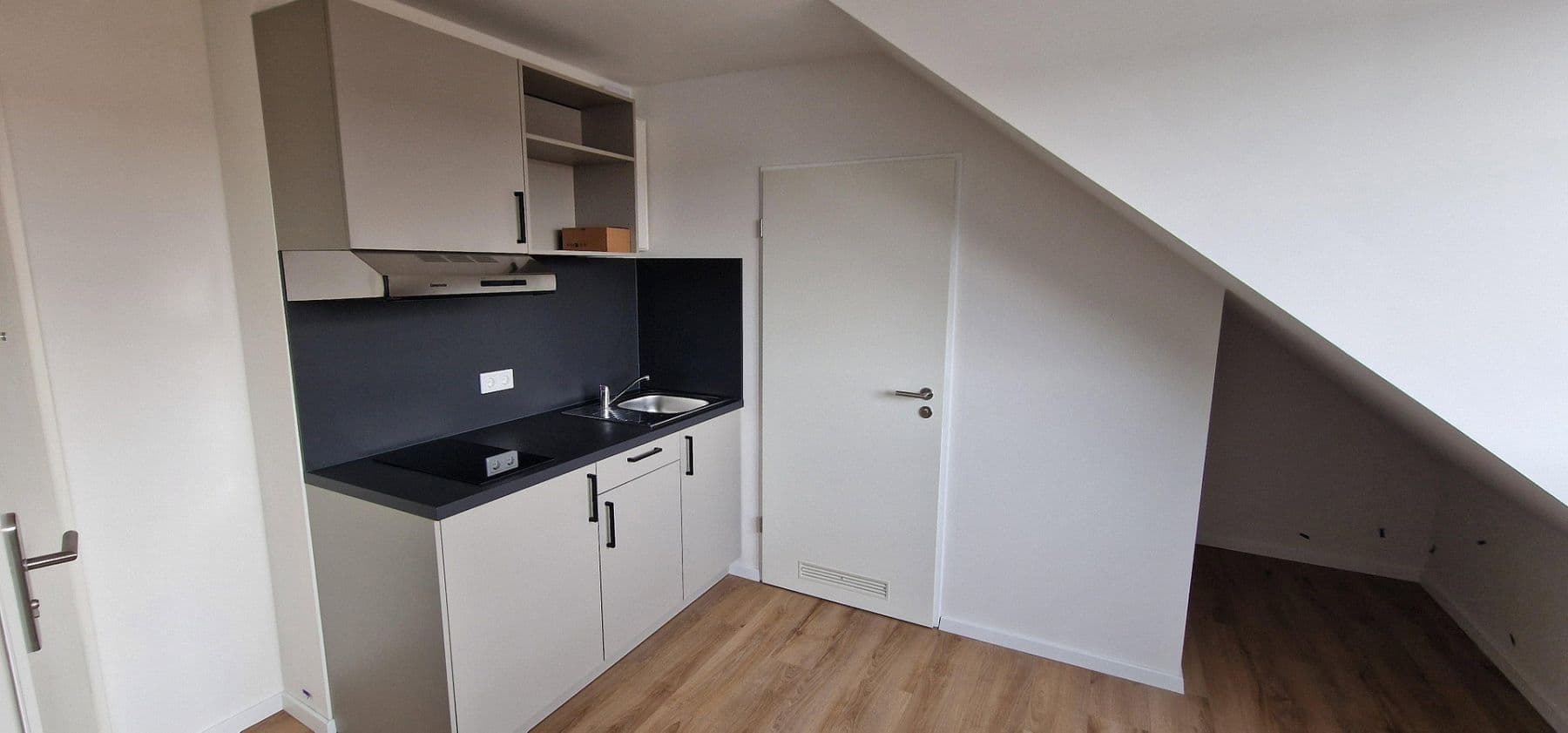 Pronájem bytu 1+1 21 m², Gabelsbergerstraße 20, Erlangen, Bavorsko Pronájem bytu 1+1 21 m², Gabelsbergerstraße 20, Erlangen, Bavorsko