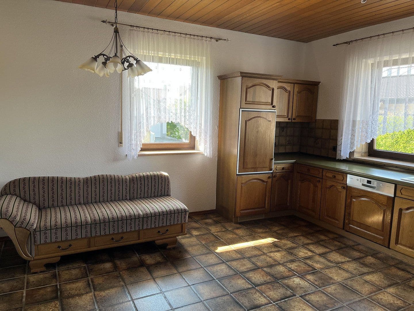 Prodej domu 186 m², pozemek 1.900 m², Eichendorf, Bavorsko Prodej domu 186 m², pozemek 1.900 m², Eichendorf, Bavorsko
