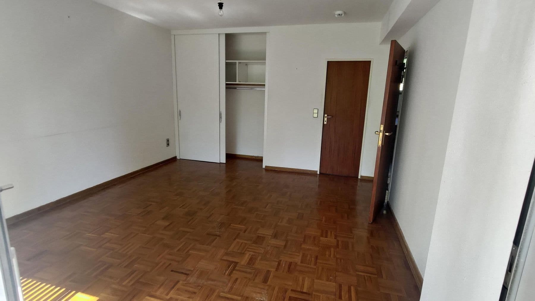 Prodej bytu 3+1 90 m², Berlin, Berlín Prodej bytu 3+1 90 m², Berlin, Berlín